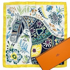 Foulard en soie HERMES Carre