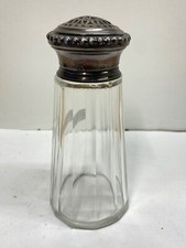 Ancienne saupoudreuse, sucrier