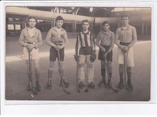 SPORTS: hockey, patins à roulettes - très bon état