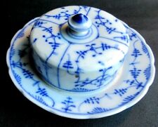 Beurrier ou boite à fromage Art Déco, porcelaine blanche décor bleu, Messen?