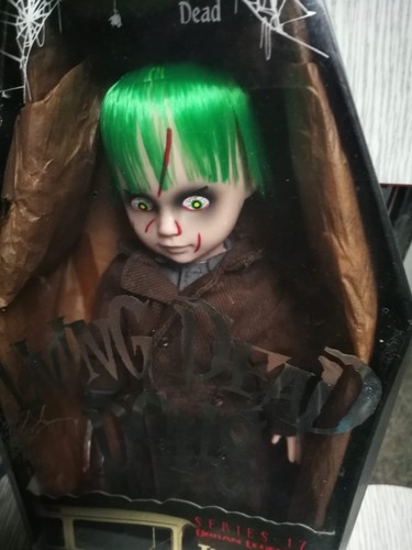 Living dead dolls - living,