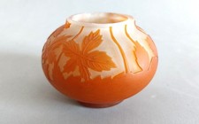 Emille Gallé  - Vase Art nouveau miniature en camée - 1905