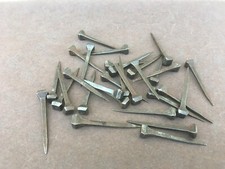 30 anciens clous à ferrer /