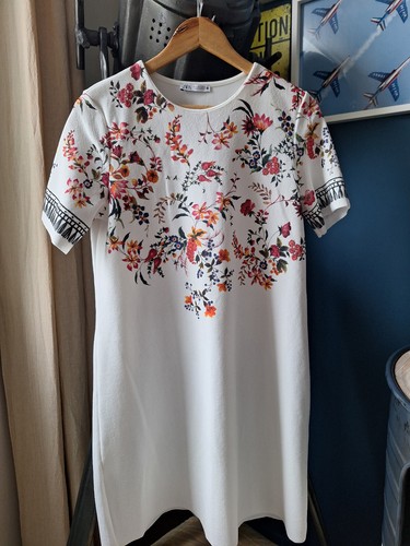 Robe gommée blanche - et, fleurs