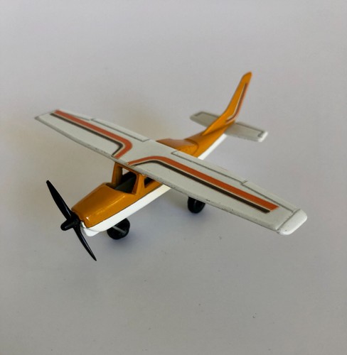 Matchbox sb14 1974 cessna 210g - matchbox,