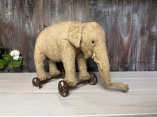 Elephant A Roulettes Steiff