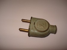Ancienne Prise électrique  Mâle 2P 6A 250V INOVAC (legrand)