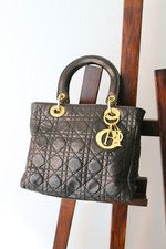 Dior sac à main modèle lady dior marron foncé en cuir