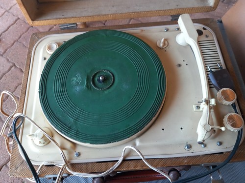 Ancien tourne disque - ancien, portatif