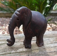 Eléphant en bois d'ébène de Macassar artisanat d'Indonésie