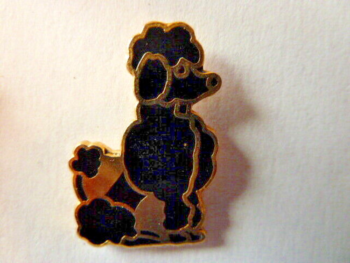 Pin chiens caniche noir - pin's,