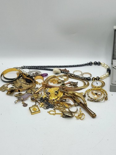 Lot bijoux fantaisie vintage