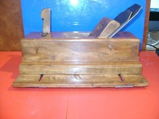 OUTIL ANCIEN Très Gros Rabot à réglage latéral + fer à Rainurer , Fer Peugeot Fr