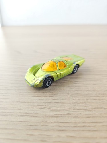 Voiture miniature ancienne