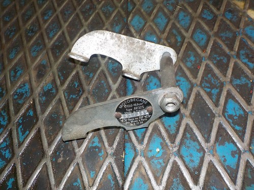 Pattes culasse motobecane - pattes, 32s.