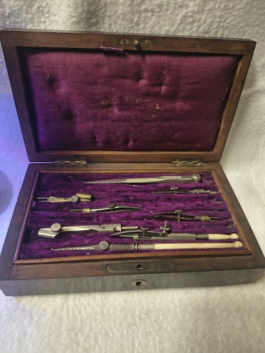 Coffret ancien compas - , de