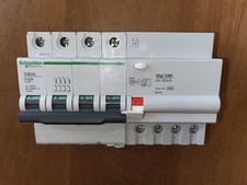 DISJONCTEUR DIFFERENTIEL TETRA. 32A 30mA COURBE D SCHNEIDER ELECTRIC 32AMPERE 4P