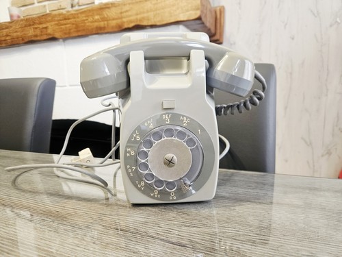 Ancien téléphone mural - ancien,
