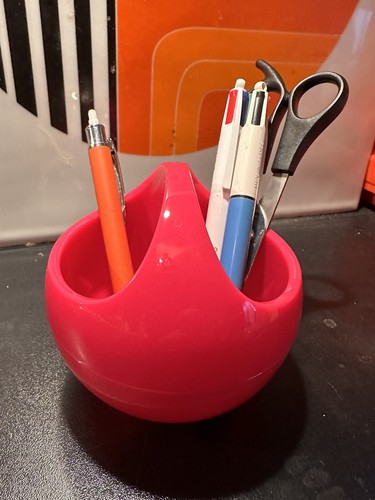 Pot crayon rose design - À,