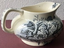 Ancien BROC DE TOILETTE signé LONGCHAMP . TERRE DE FER.  modèle : fruits,insecte