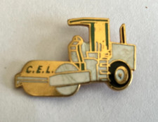 61 -  Pin's ROULEAU COMPACTEUR Autoporté BTP  - C.E.L