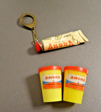 PORTE CLES Tube alu MOUTARDE AMORA + 2 pot plastique 1960 TBE
