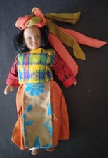 Poupée porcelaine vintage collection poupées du monde N° 32