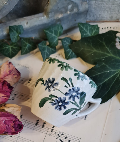 Ancienne tasse terre - terre, fer