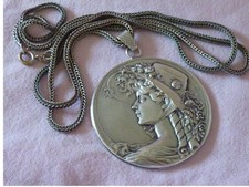 ancien pendentif médaillon