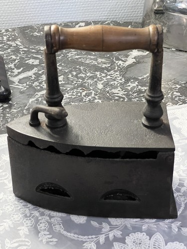 Ancien fer repasser braise - repasser, a