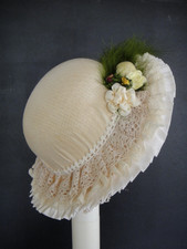 Chapeau en soie beige pour