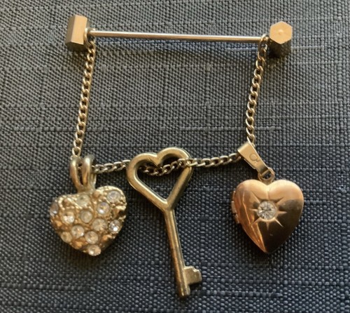 Ancienne broche coeurs et - coeurs,