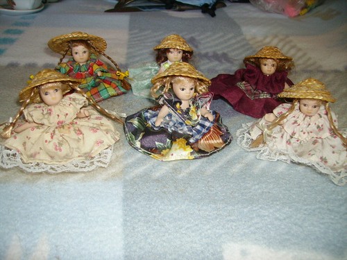 Lot petites poupées - 6,