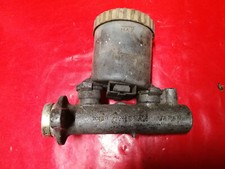 MAITRE CYLINDRE DE FREINS,1