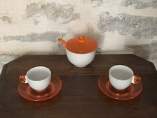 Duo de tasses à moka et sous-tasses, sucrier « Guzzini », céramique et plastique