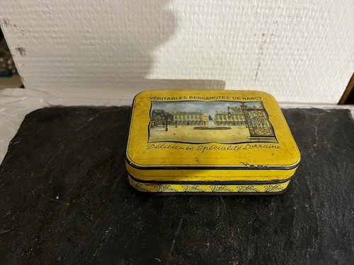 Boite métallique ancienne - , de