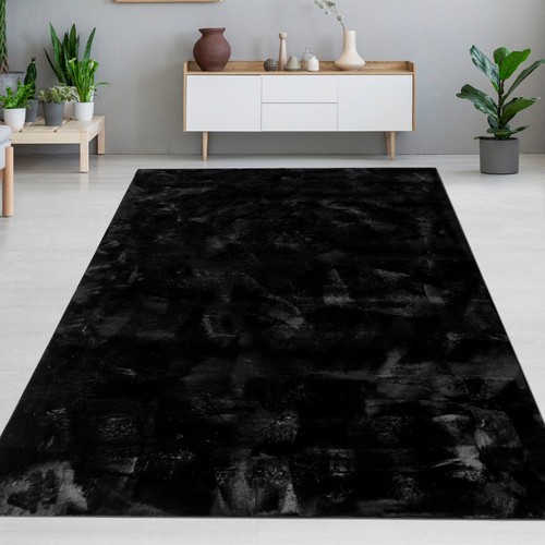 Tapis noir moderne effet lapin