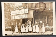 Carte Photo CPA 75 PARIS Devanture magasin F PERTUISET avec Le nom des Employées