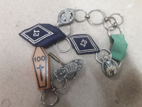 Lot insignes pucelles