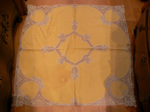 Ancienne petite nappe jaune - petite,