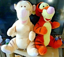 PL / LOT DE 2 GRANDE  PELUCHE DOUDOU TIGROU DISNEY 41/43 CM QUASI  NEUF