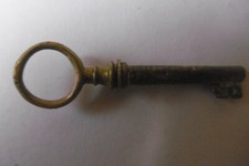 Clé Clef ancienne creuse / serrure meuble armoire tiroir. N° 31