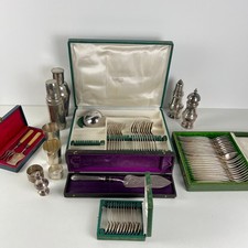 Lot art de la table en métal argenté ancien – Ménagères, Shakers, timballes