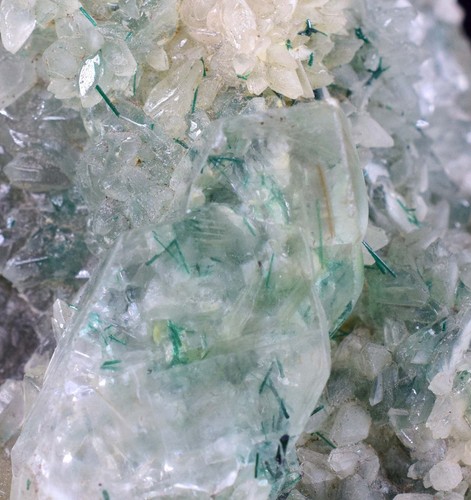 13cms calcite atacamite - calcite,