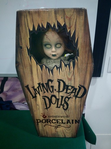 Living dead dolls - living, en