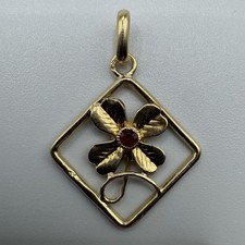 Petit Pendentif  Ancien «