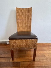 CHAISES AVEC ASSISE PROFONDE EN CUIR ET HAUT DOSSIER EN OSIER