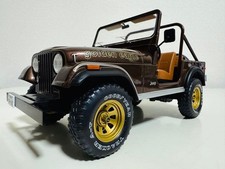 MCG 1/18 1976 Jeep CJ-7 Golden