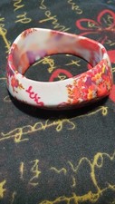 Bracelet signé DESIGUAL en résine motif floral unique