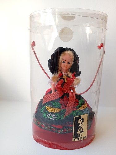 Poupée folklorique - ,